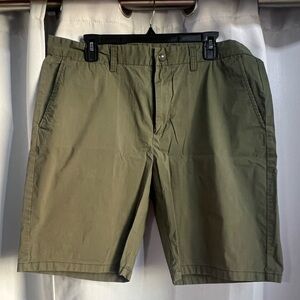 Old Navy Ultimate Slim 36 Built-In Flex Hiking fishing shorts Army Green.